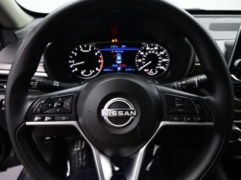 Used 2024 Nissan Altima 2.5 SV FWD image 17