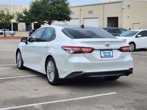 Used 2019 Toyota Camry XLE FWD image 5