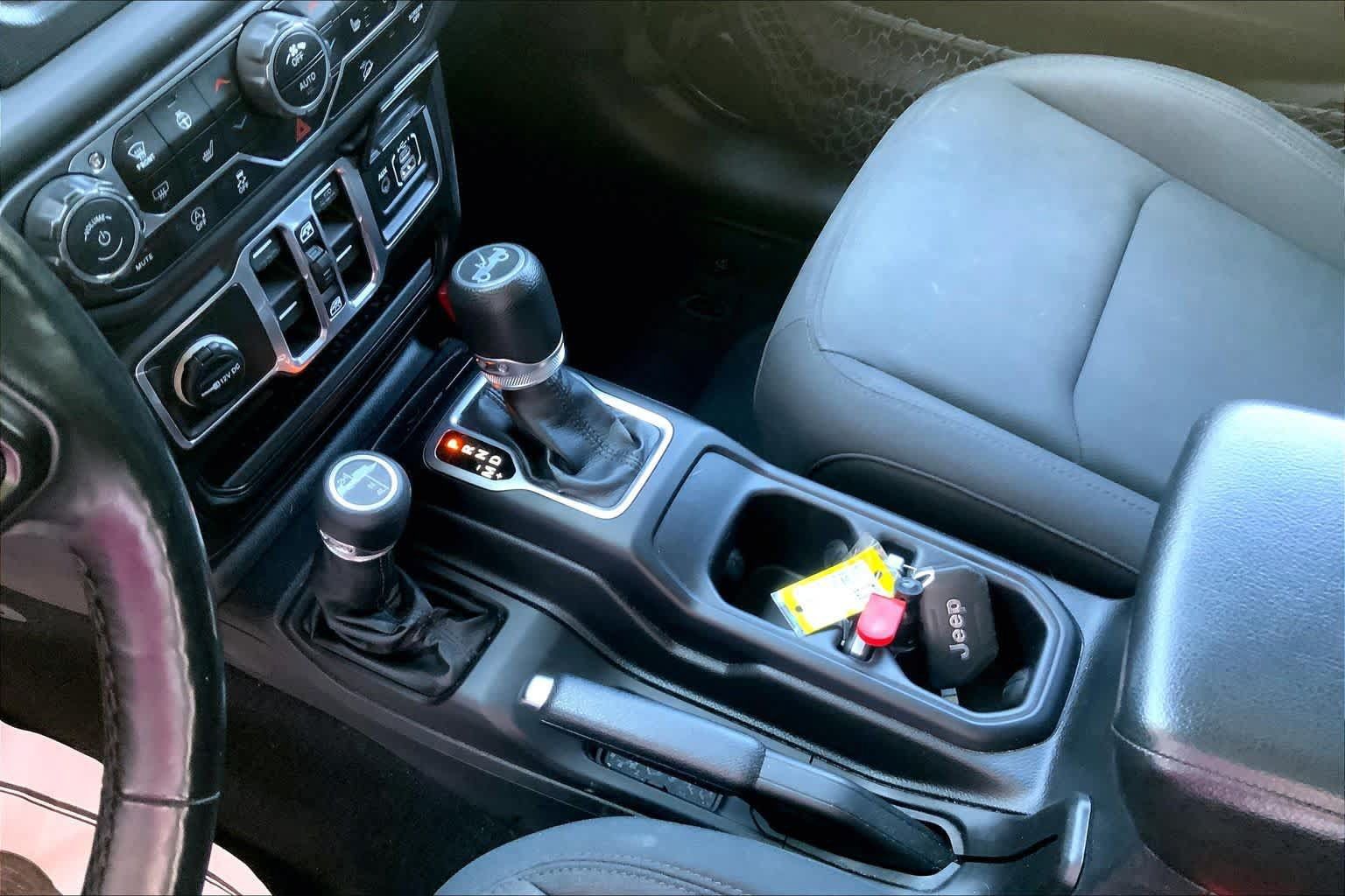 Used 2018 Jeep Wrangler Unlimited Sport S AWD/4WD image 16