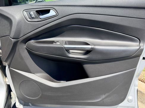 Used 2019 Ford Escape Titanium AWD/4WD image 9