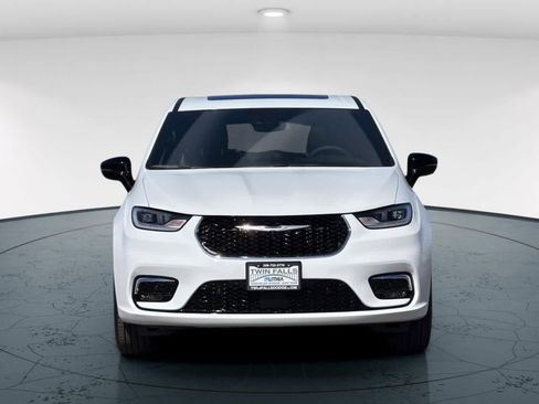 New 2026 Chrysler Pacifica Limited image 10