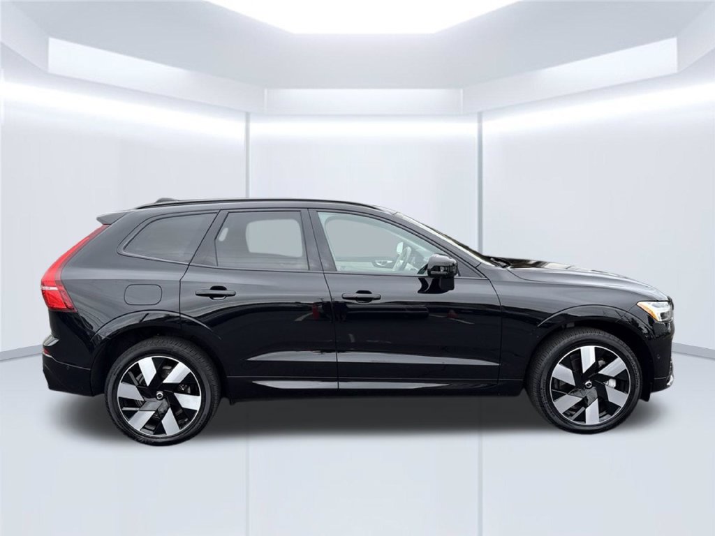 Used 2024 Volvo XC60 T8 Plus w/ Protection Package Premier AWD/4WD image 9