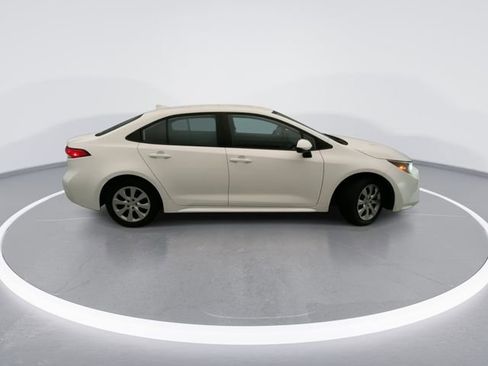 Used 2022 Toyota Corolla LE image 7
