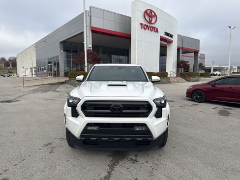 Used 2024 Toyota Tacoma TRD Sport image 8