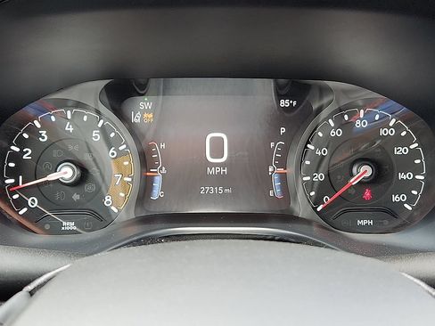 Used 2025 Jeep Compass Trailhawk AWD/4WD image 10