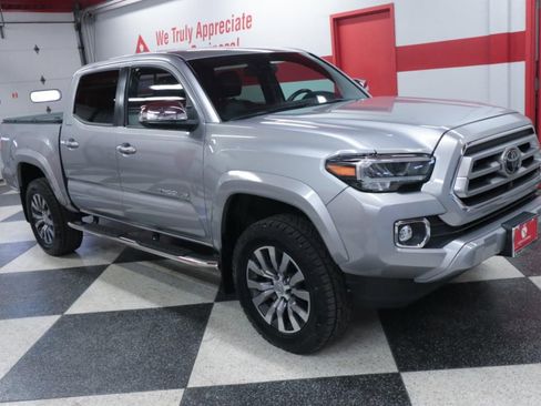 Used 2021 Toyota Tacoma Limited image 3