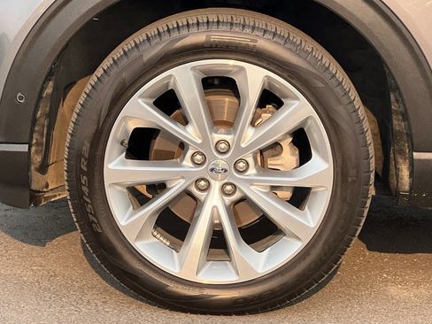 Used 2022 Ford Explorer Platinum w/ Equipment Group 601A AWD/4WD image 29