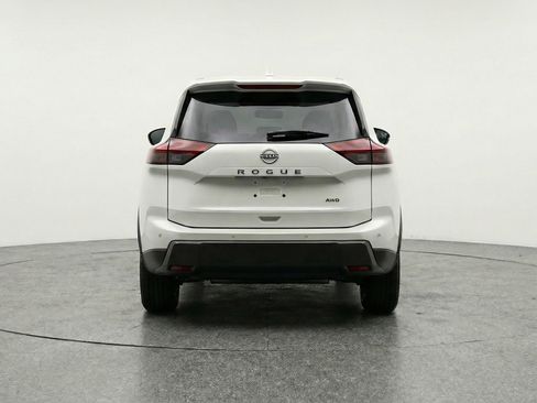 Used 2025 Nissan Rogue SV image 7