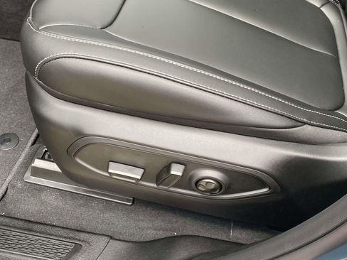 New 2026 Jeep Grand Cherokee L Limited RWD image 17