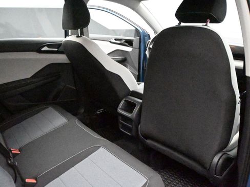 Certified 2025 Volkswagen Taos S AWD/4WD image 21