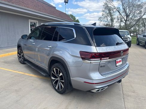 Used 2024 Volkswagen Atlas SEL Premium R-Line AWD/4WD image 3