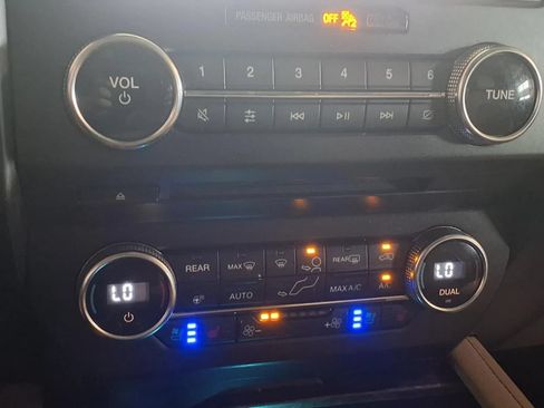 Used 2018 Ford Expedition Limited w/ Equipment Group 302A AWD/4WD image 22