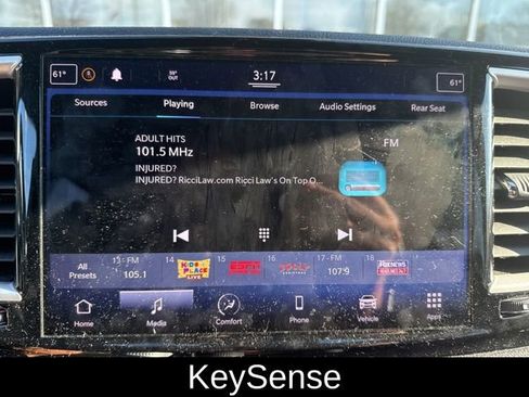 Used 2021 Chrysler Pacifica Touring w/ Uconnect Theater Family Group image 22