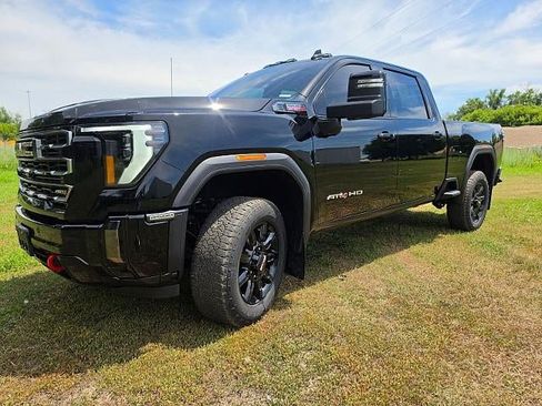 Used 2024 GMC Sierra 2500 AT4 w/ Technology Package AWD/4WD image 1