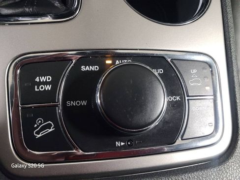 Used 2018 Jeep Grand Cherokee Overland AWD/4WD image 46
