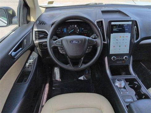 Certified 2023 Ford Edge SE image 16
