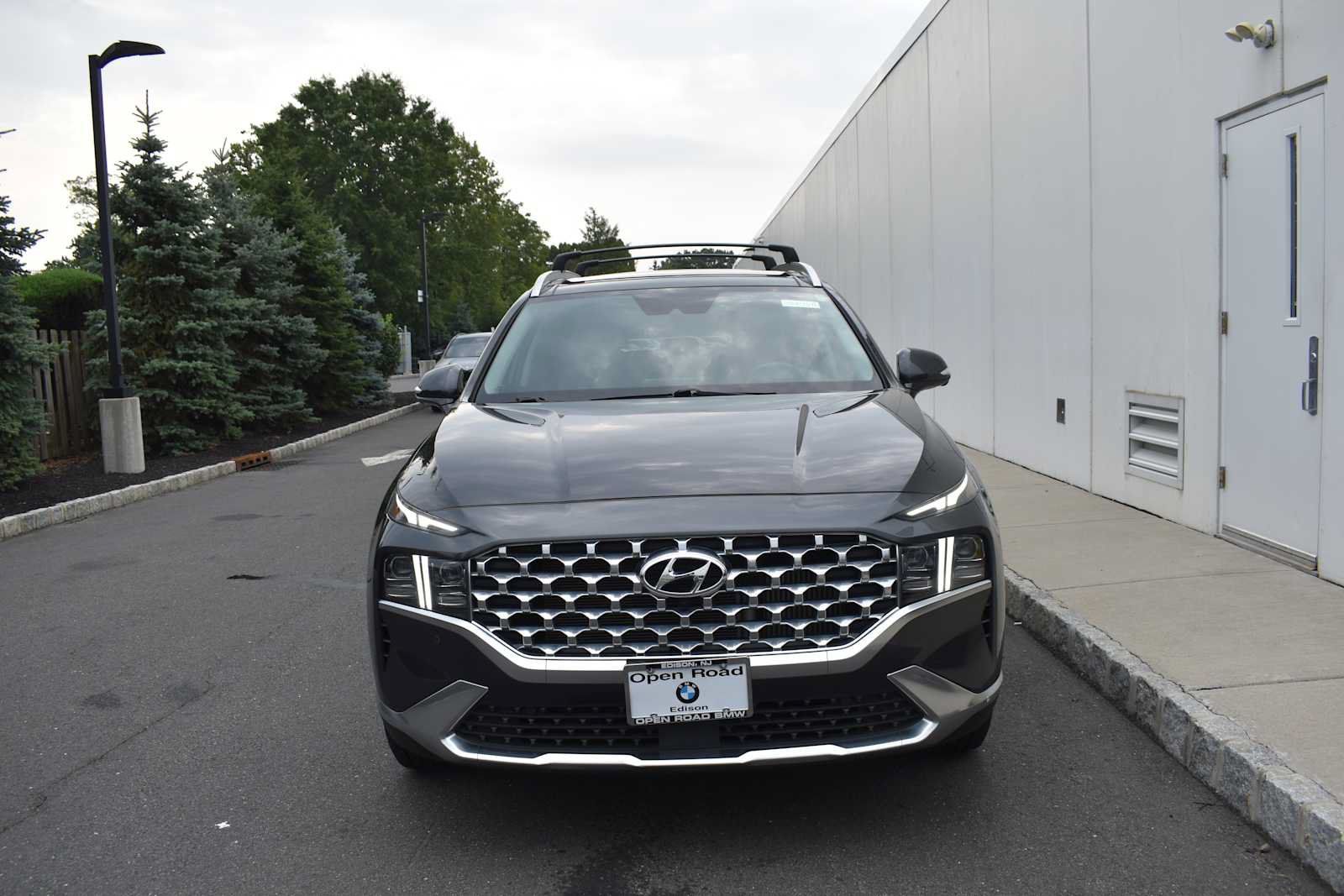 Used 2022 Hyundai Santa Fe Limited w/ Cargo Package AWD/4WD image 3