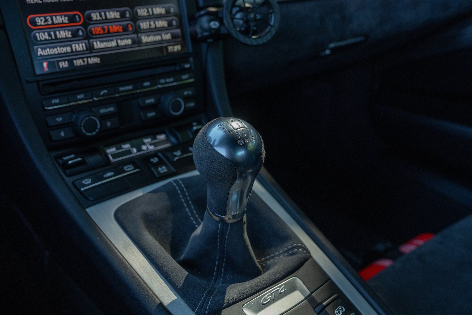 Certified 2016 Porsche Cayman GT4 RWD image 30