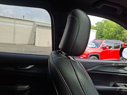 Used 2023 Jeep Grand Cherokee L Laredo AWD/4WD image 13