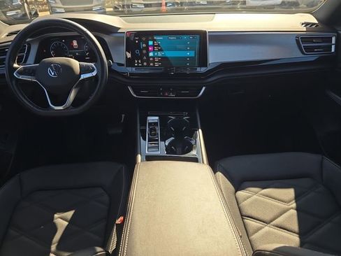 Used 2025 Volkswagen Atlas Cross Sport SE image 13