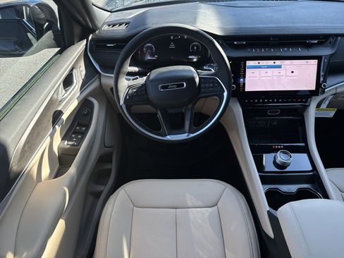 New 2026 Jeep Grand Cherokee Limited w/ Luxury Tech Group II image 29