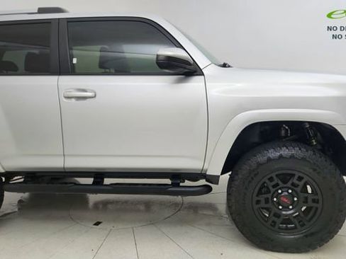 Used 2022 Toyota 4Runner SR5 AWD/4WD image 8