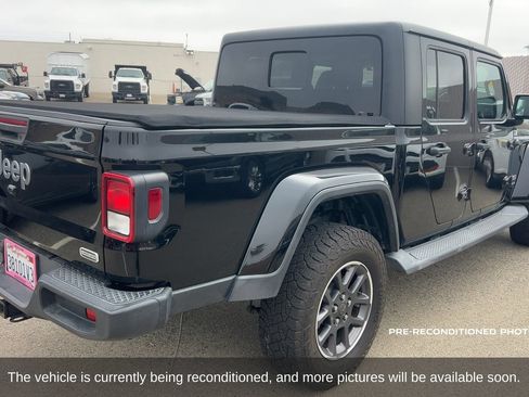 Used 2020 Jeep Gladiator Overland w/ Trailer Tow Package AWD/4WD image 6