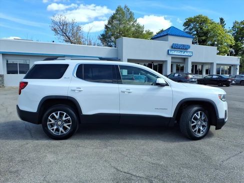 Used 2023 GMC Acadia SLT image 3