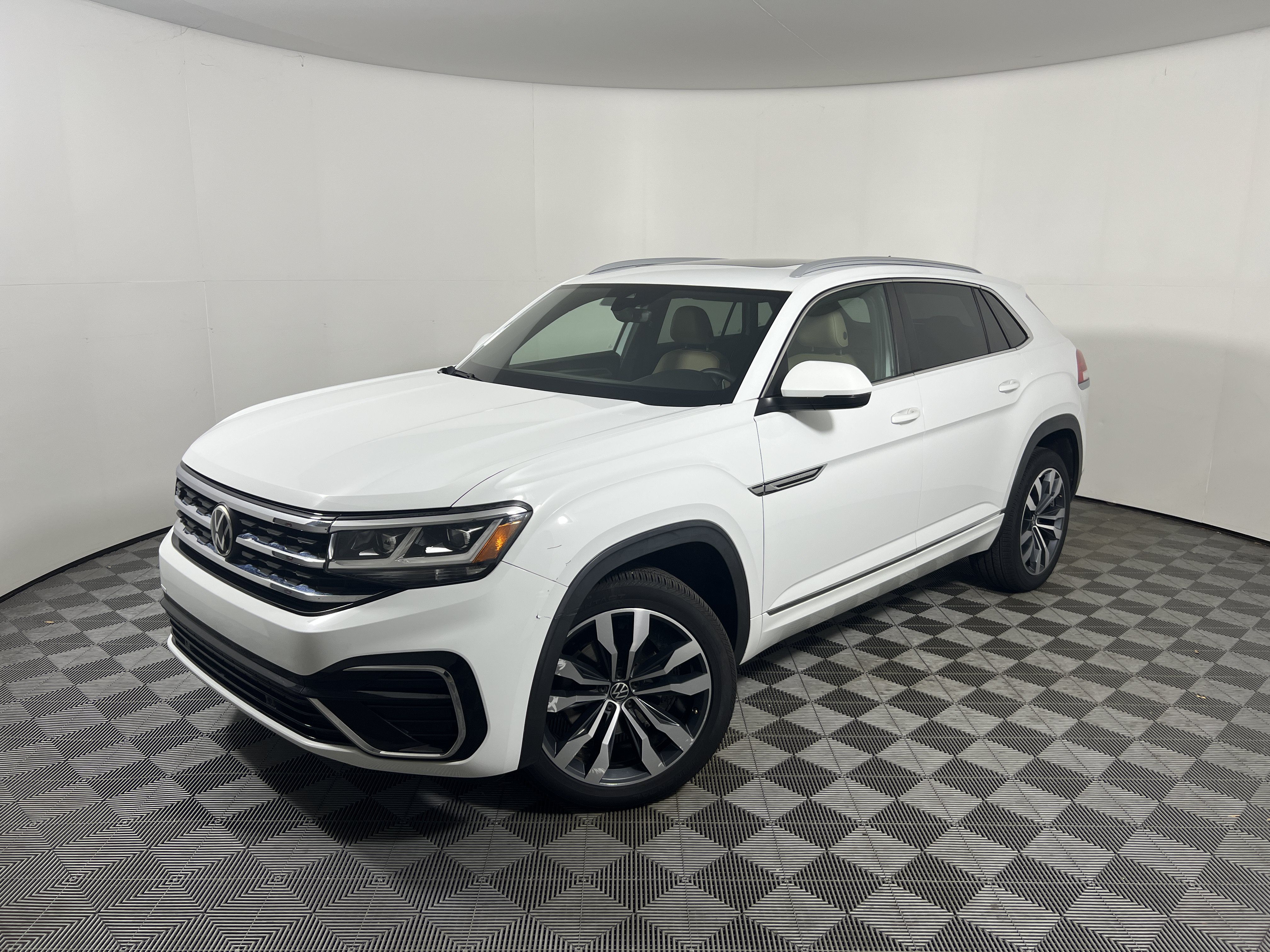 Used 2020 Volkswagen Atlas Cross Sport SEL R-Line AWD/4WD image 1
