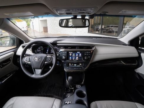 Used 2014 Toyota Avalon Limited w/ Technology Package FWD image 15