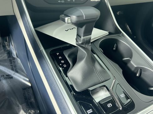 New 2026 Kia Carnival EX FWD image 21