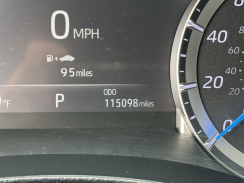 Used 2023 Toyota Highlander XLE AWD/4WD image 19