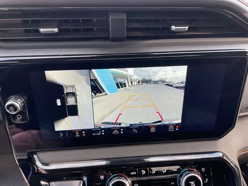 Used 2024 GMC Sierra 2500 AT4 w/ AT4 Premium Plus Package image 12