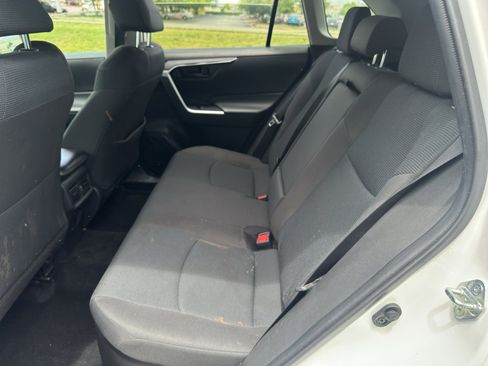 Used 2021 Toyota RAV4 LE AWD/4WD image 13