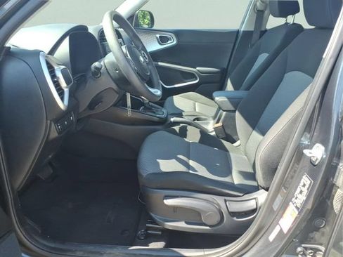 Used 2020 Kia Soul LX FWD image 17