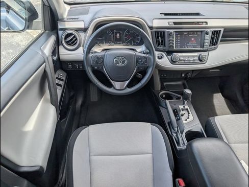 Used 2018 Toyota RAV4 XLE FWD image 9