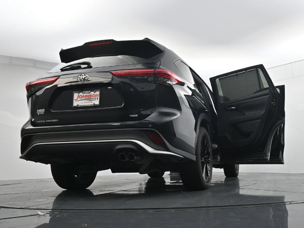 Used 2023 Toyota Highlander XSE FWD image 44