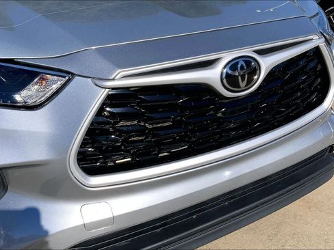 Used 2023 Toyota Highlander LE image 31