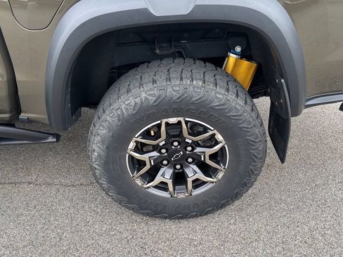 Used 2024 Chevrolet Colorado ZR2 w/ ZR2 Convenience Package III AWD/4WD image 28