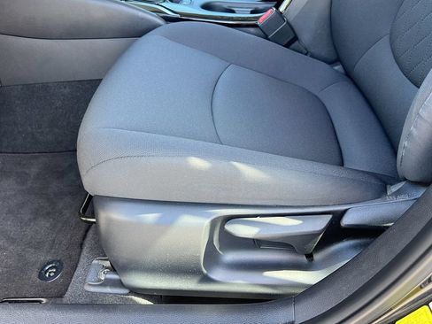 Used 2022 Toyota Corolla LE FWD image 15