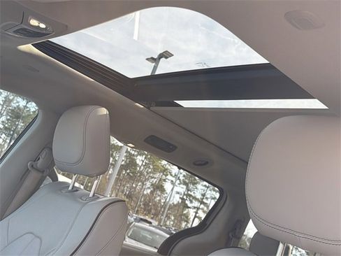 Used 2020 Chrysler Pacifica Limited image 30