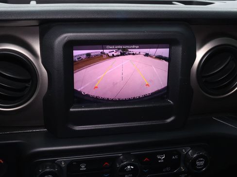 Used 2020 Jeep Wrangler Sport image 24