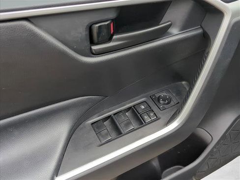 Used 2020 Toyota RAV4 LE image 11