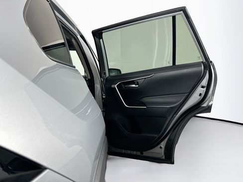 Used 2025 Toyota RAV4 XLE FWD image 29