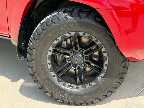 Used 2023 Toyota 4Runner SR5 Premium w/ Moonroof Package RWD image 2