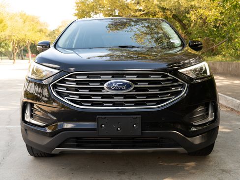 Used 2024 Ford Edge Titanium image 3