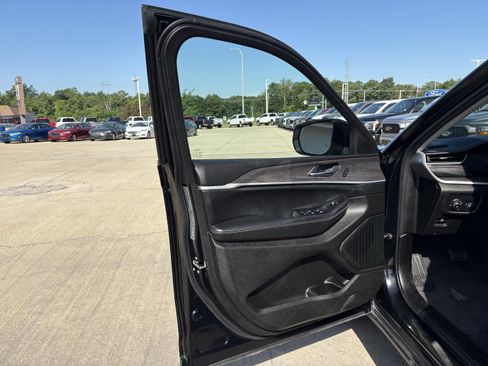 Used 2023 Jeep Grand Cherokee Limited image 6