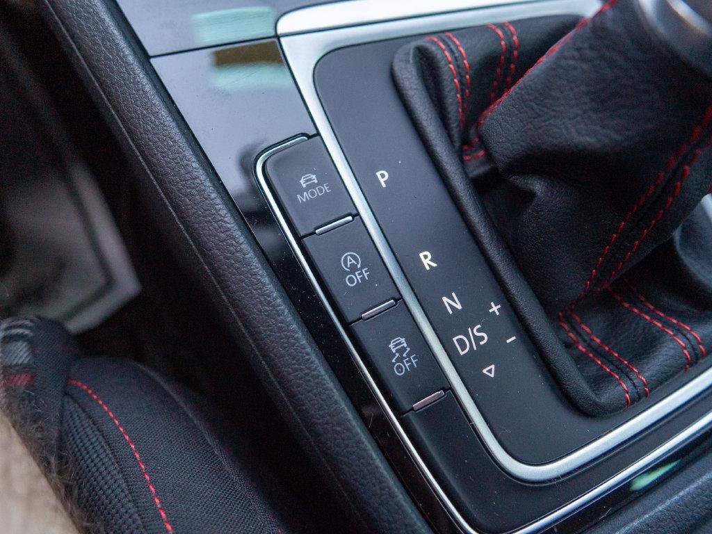 Used 2019 Volkswagen GTI SE FWD image 22