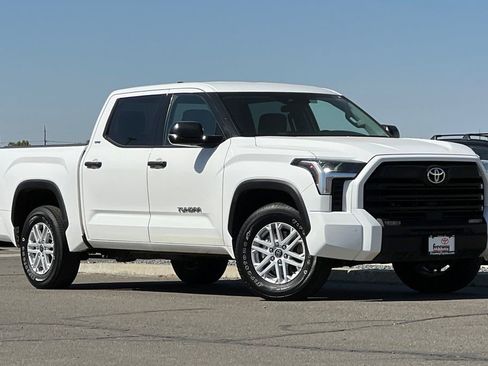 Used 2022 Toyota Tundra SR5 w/ Convenience Package RWD image 2