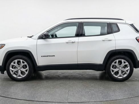 Used 2025 Jeep Compass Latitude image 5